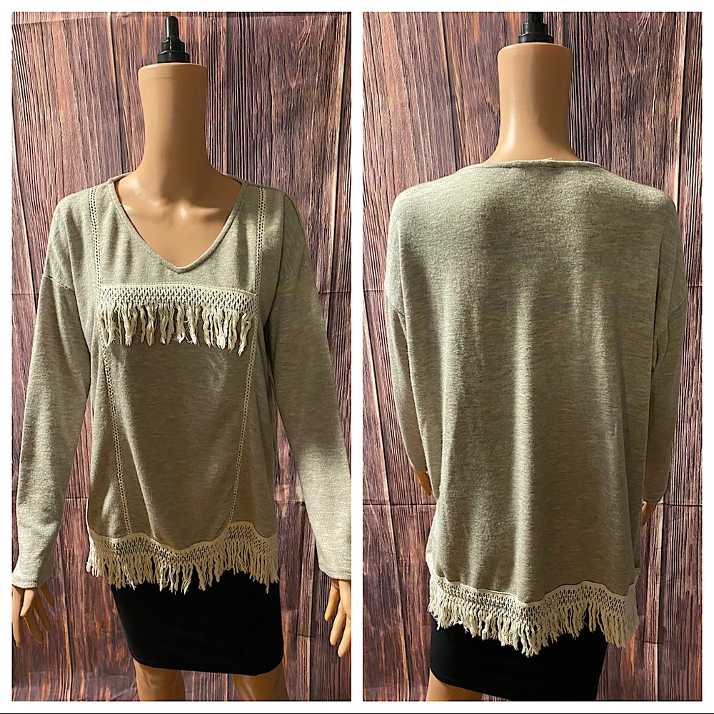 Anthropologie Entro medium gray & cream colored boho tassel blouse top
